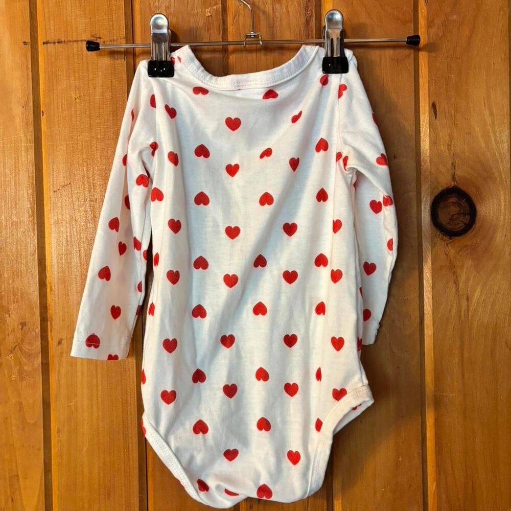 Baby 6-9 Months body suit white with red hearts